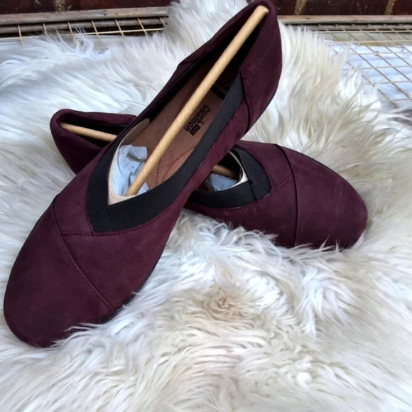 Clarks Deep Grape.Comfort Slip Ons 10 - Picture 1 of 7